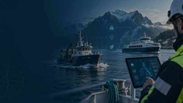 Mindre norsk fiskefartøy i fjordlandskap